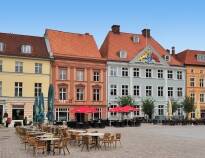 Das Hotel befindet sich im Zentrum von Stralsund, mit vielen gemütlichen Cafés, in denen Sie die Atmosphäre genießen können.