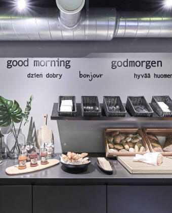Morgenbuffeten byder på et godt og varieret udvalg, der giver en god start på dagen.