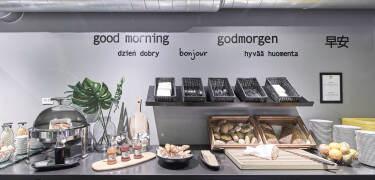 Morgenbuffeten byder på et godt og varieret udvalg, der giver en god start på dagen.