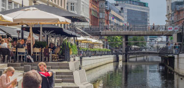 Aarhus by ligger kun 10 minutter fra hotellet og byder på hyggelige caféer, restauranter og museer i den charmerende gamle bydel.