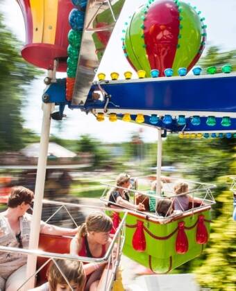 Tivoli Friheden inviterer til grin, sjov og ballade for hele familien.