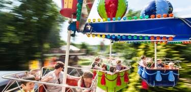 Tivoli Friheden inviterer til grin, sjov og ballade for hele familien.