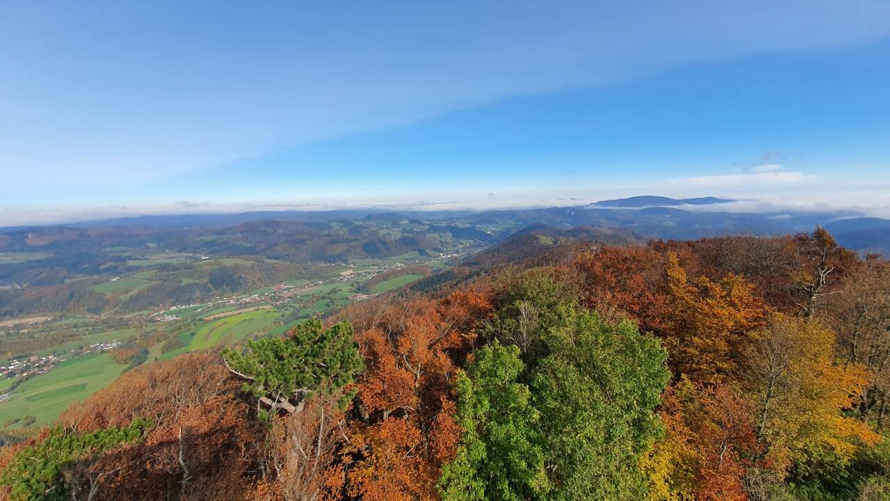 Nærliggende Hocheck byr på aking, klatring, via ferrata og vakre turstier.