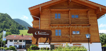 Historiskt värdshus från 1421 med varm service och utmärkt regional mat.