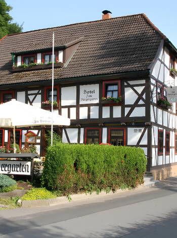 Lassen Sie sich von der charmanten Stadt Stolberg verzaubern! Die historische Stadt des naturreichen Harzes bietet mittelalterliches Flair.