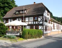 Trevliga Hotel Zum Bürgergarten ligger centralt i den historiska staden Stolberg och är omgiven av Harz's gröna skogar.