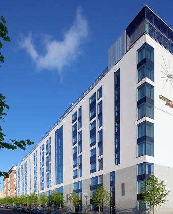 Das Courtyard by Marriott Stockholm Kungsholmen befindet sich in einer absolut idealen Lage, nur vier Gehminuten von der U-Bahn-Station entfernt!