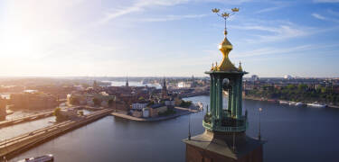 Kun en kort gåtur fra Riddarfjärden og Rålambhovsparkens skønhed.
