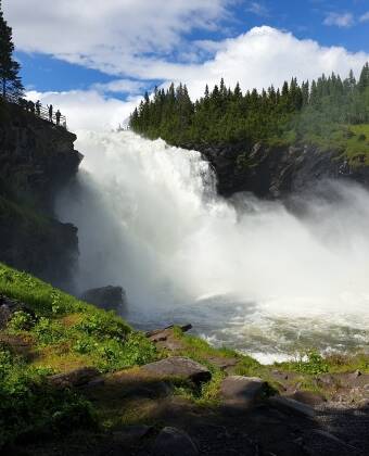 Tännforsen, one of Sweden’s largest waterfalls is located about 20 minutes from Åre.