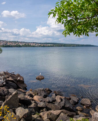 Das Hotel liegt zentral in Huskvarna, am Oststrand des Vättern-Sees.