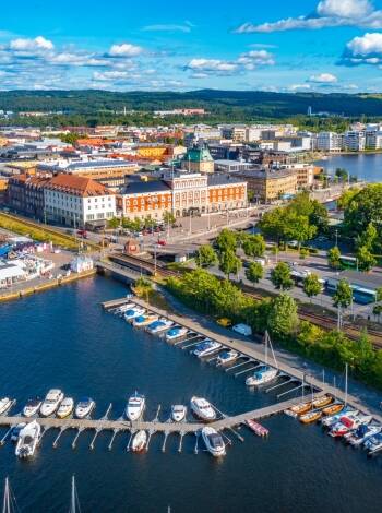 Das Hotel ist nicht weit von der größten Stadt der Region entfernt, dem immer charmanten Jönköping, das eine Fülle von Möglichkeiten bietet.