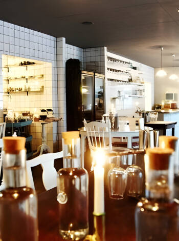 På hotellets egen restaurang, Restaurang KAKel, serveras utsökta rätter i en lugn och varm miljö.
