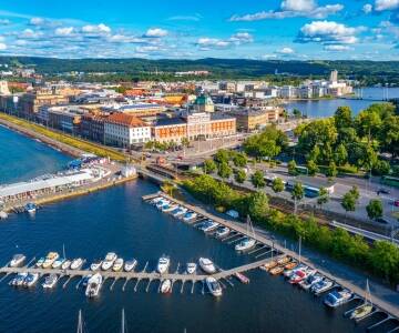 Das Hotel ist nicht weit von der größten Stadt der Region entfernt, dem immer charmanten Jönköping, das eine Fülle von Möglichkeiten bietet.