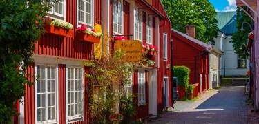 Machen Sie einen Ausflug in das Hochland von Småland und erkunden Sie die Möglichkeiten der alten schönen Schul- und Regimentsstadt Eksjö.