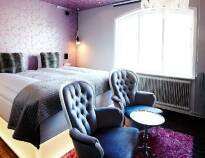 De vackra och inbjudande rummen har bra komfort och erbjuder en trevlig bas för er vistelse i Huskvarna.