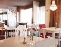 Das hoteleigene Restaurant, das Restaurant KaKel, serviert exquisite Gerichte in einer warmen, schönen Atmosphäre.