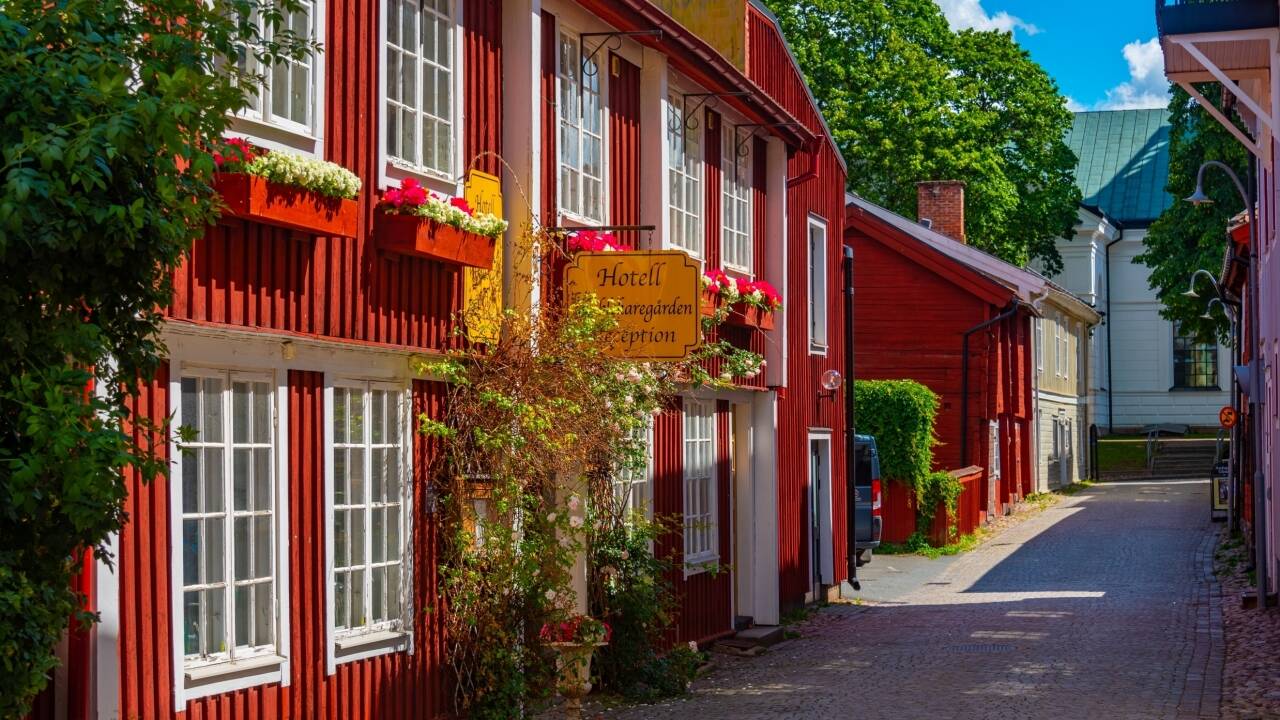 Take a drive into the Småland Highlands and explore the possibilities of the old beautiful school and regimental town, Eksjö.