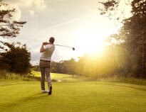 Det finnes to flotte golfbaner innenfor kort avstand, og hotellet tilbyr god rabatt på Green Fee.
