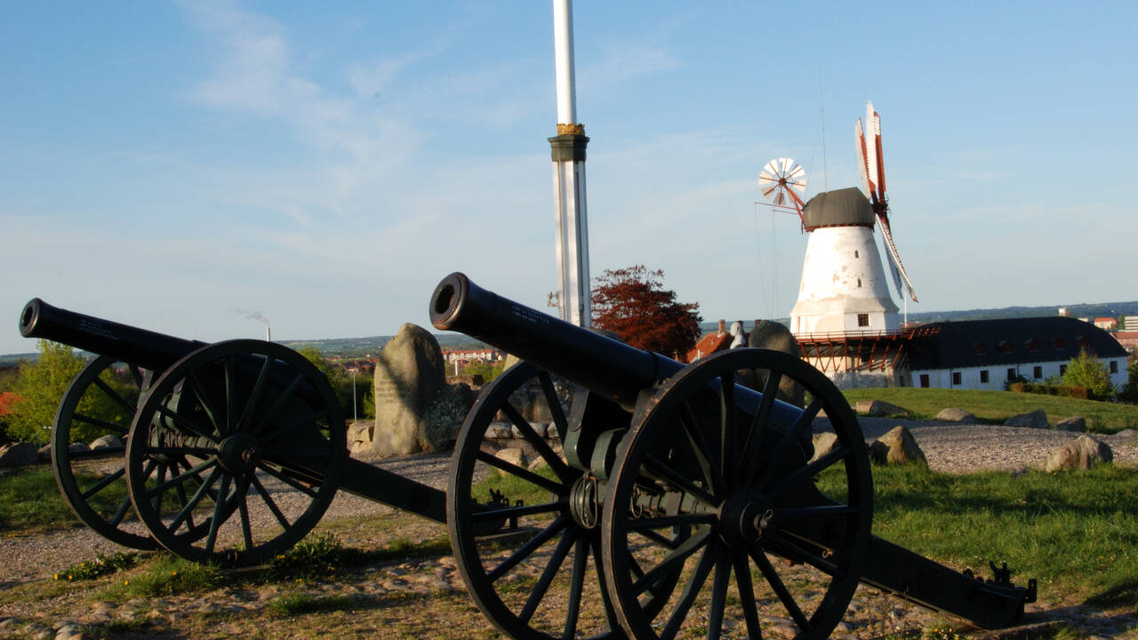 Machen Sie einen Familienausflug: tauchen Sie in die dänische Geschichte der Dybbøl-Mühle ein.