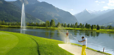 Åk på en utflykt till den härliga semesterstaden Zell am See med golf, kultur och helt fantastisk natur.