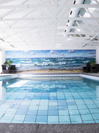 Det finns inomhuspool,gym och bastu som ni kan använda kostnadsfritt.