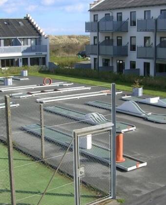 Im Hotel können Sie viele Aktivitäten wie Tennis oder Minigolf