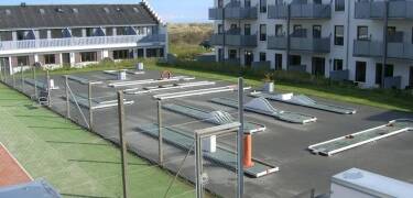 På hotellet kan du nyde mange aktiviteter som tennis eller minigolf.