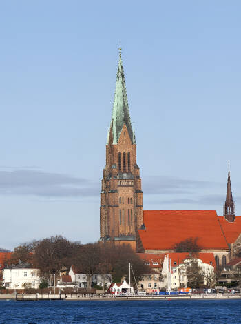 Besök den trevliga staden Slesvig, där ni bland annat kan uppleva stadens vackra katedral.