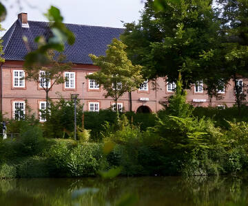 Hotel Pelli Hof Rendsburg ligger i den hyggelige byen Rendsburg, som er mest kjent for den gamle jernbanebroen.