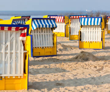 Vom Hotel aus sind einige der schönsten Sandstrände in Deutschland mit ihren traditionellen Strandkörben leicht zu erreichen.