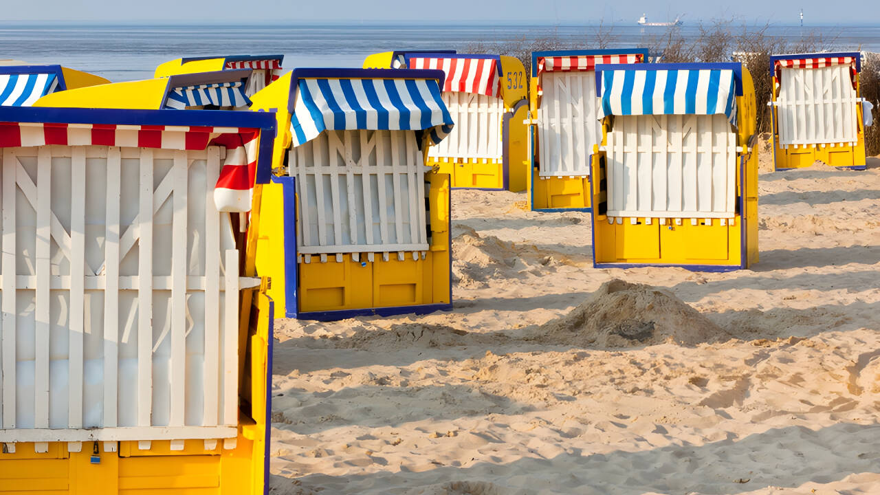 Hotellet ligger i kort avstand til noen av Nord-Tysklands fine sandstrender med de tradisjonelle strandkurvene.