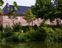 Hotel Pelli Hof Rendsburg ligger i den hyggelige byen Rendsburg, som er mest kjent for den gamle jernbanebroen.