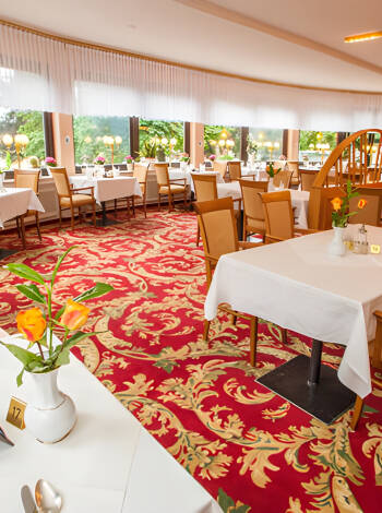 The hotel’s restaurant offers a warm and comfortable setting where you can enjoy well-prepared local dishes without having to leave the property.