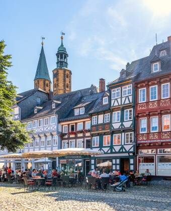 En kort køretur bringer dig til Goslar. Oplev byen og dens bindingsværkshuse, butikker og hyggelige caféer.