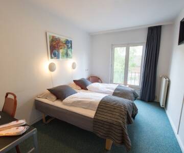 De modernt inredda rummen erbjuder bekväm vistelse på Østergaards Hotel.