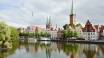 I Lübeck kan dere nyte den hyggelige bystemningen, shoppe, drikke kaffe, seile en tur på kanalen og mye mer.