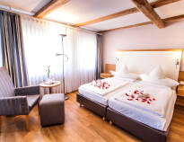 Das Hotel verfügt über geräumige Zimmer, die schön und komfortabel eingerichtet sind.