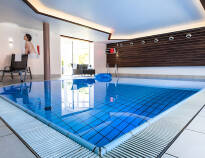 Das Hotel verfügt über einen Wellnessbereich mit Sauna, Dampfbad und Swimmingpool, der Ihnen zur freien Verfügung steht.