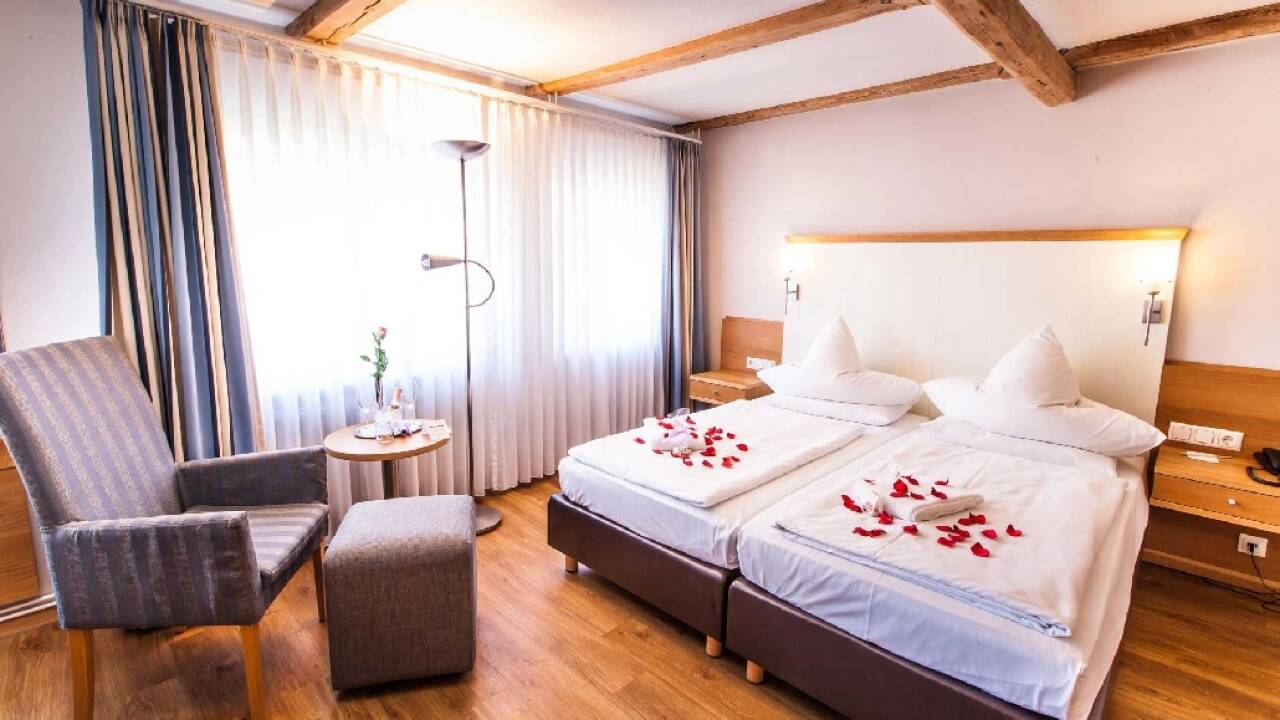 Hotellet tilbyder rummelige værelser i en rar og bekvemmelig indretning.