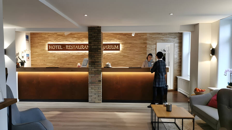 Das Romantik Hotel Aquarium ist ein stilvolles 4-Sterne-Hotel mit einer angenehmen Atmosphäre.