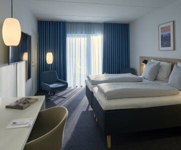 Hotellets rom er lyse og moderne innredet. Vi anbefaler å oppgradere til Standard Plus-rom for en enda bedre opplevelse.