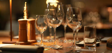 Essen Sie im Hotel zu Abend und genießen Sie zum Essen ein gutes Glas Wein aus der Vinotek des Hotels.