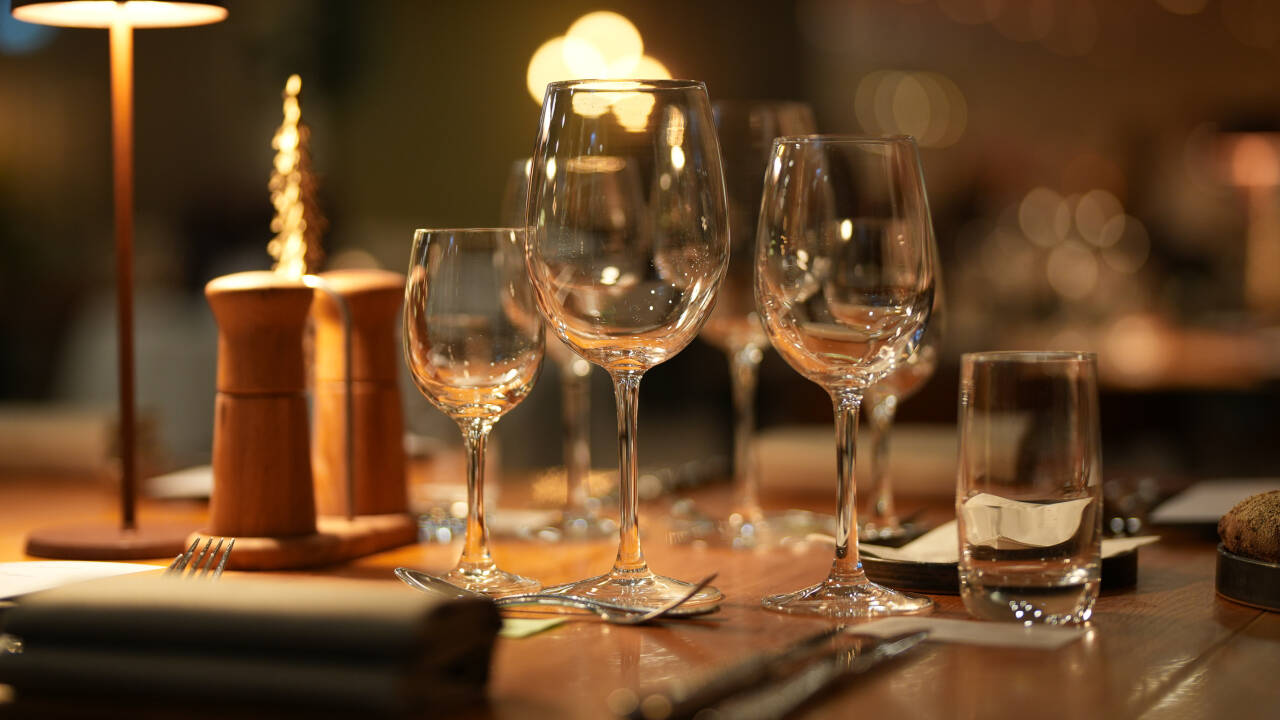 Essen Sie im Hotel zu Abend und genießen Sie zum Essen ein gutes Glas Wein aus der Vinotek des Hotels.