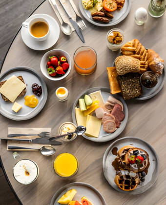Scandic er kendt for en morgenmad af høj kvalitet. Frisk brød, rundstykker og masser af grønt og frugt.