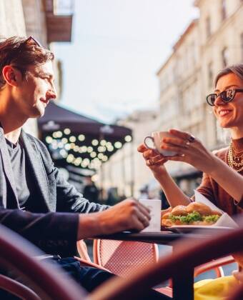 The centre of town is literaly just around the corner. Shopping, museums and restaurants are all right at your feet.