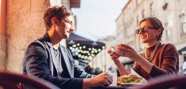 The centre of town is literaly just around the corner. Shopping, museums and restaurants are all right at your feet.