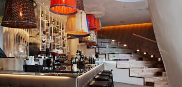 Baren på Scandic Copenhagen är platsen för att koppla av med en drink eller ett glas vin.