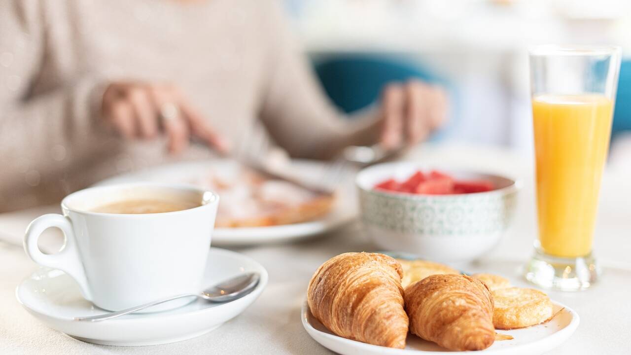 Nyt den daglige frokosten som serveres på Radisson Blu Mountain Resort.