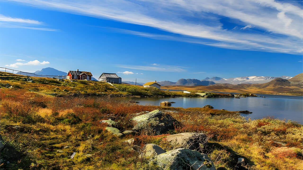 Utforsk den nydelige Jotunheimen, malt i vakre høstfarger!
