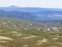 Beitostølen, som ligger vid infarten till Jotunheimen i Oppland, är en av landets mest populära destinationer och erbjuder ett brett utbud av aktiviteter året runt.